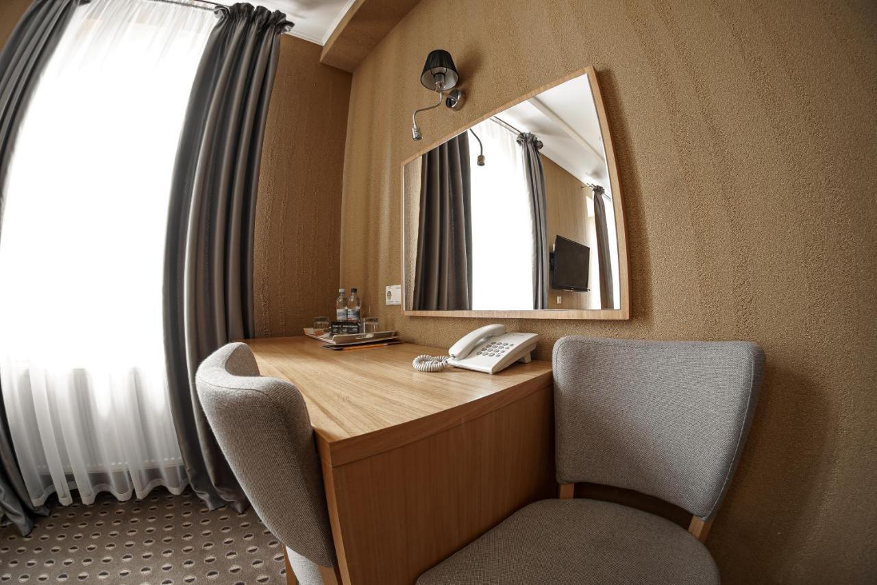 Hotel Kolobok à Kniahynynok Extérieur photo